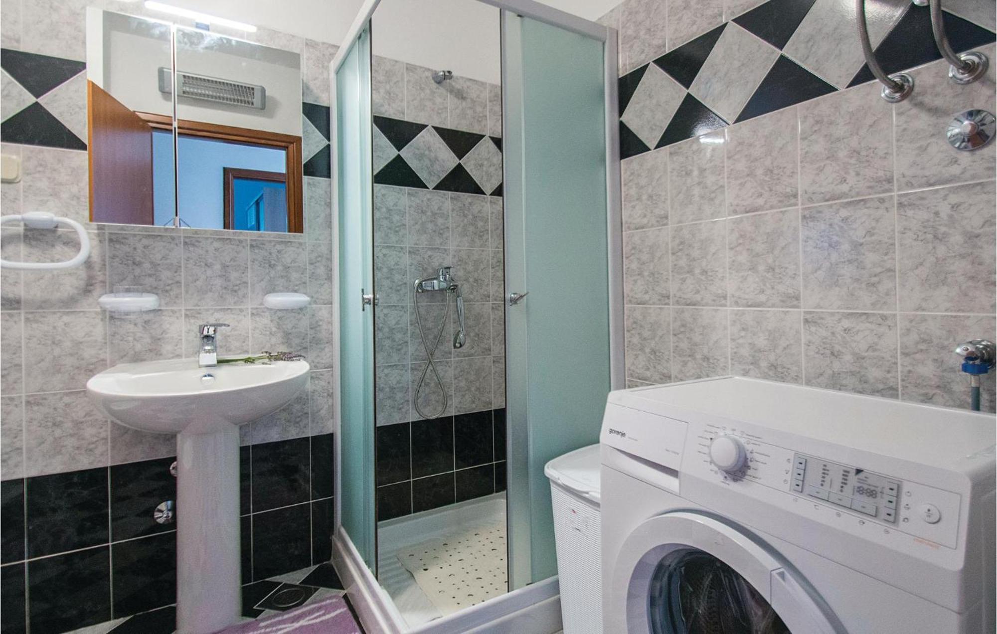 Amazing Apartment In Labin With House Sea View ภายนอก รูปภาพ